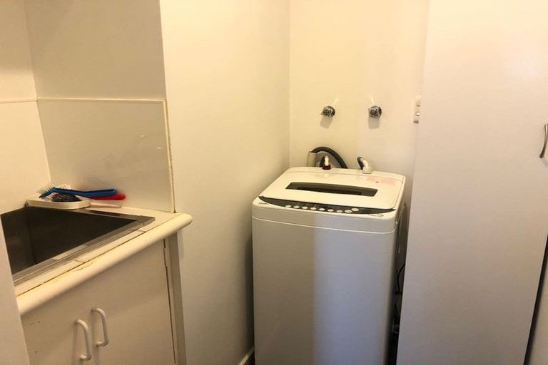 Photo of property in 2/14 Harriett Street, Thorndon, Wellington, 6011