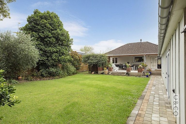 Photo of property in 7 Taupaki Road, Taupaki, Henderson, 0782