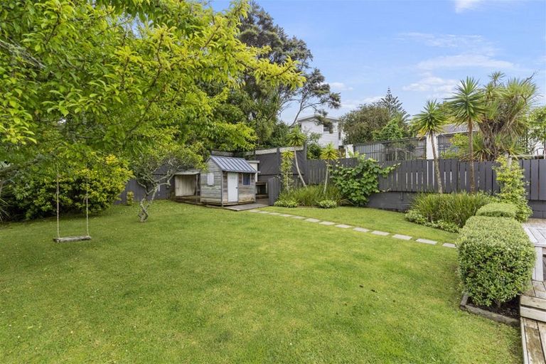 Photo of property in 16 Juniper Road, Sunnynook, Auckland, 0620