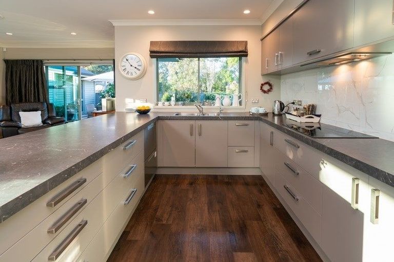 Photo of property in 17 Fairway Oaks Drive, Waikanae Beach, Waikanae, 5036