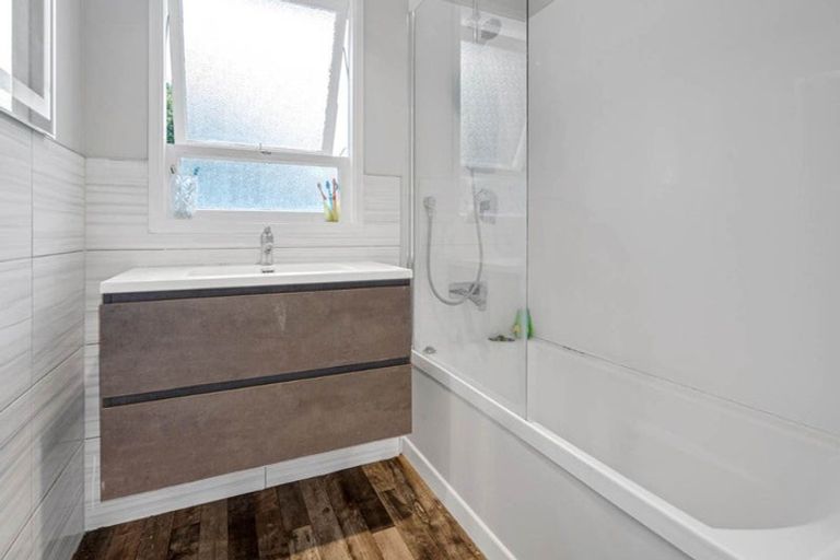 Photo of property in 21 Estuary Road, Weymouth, Auckland, 2103