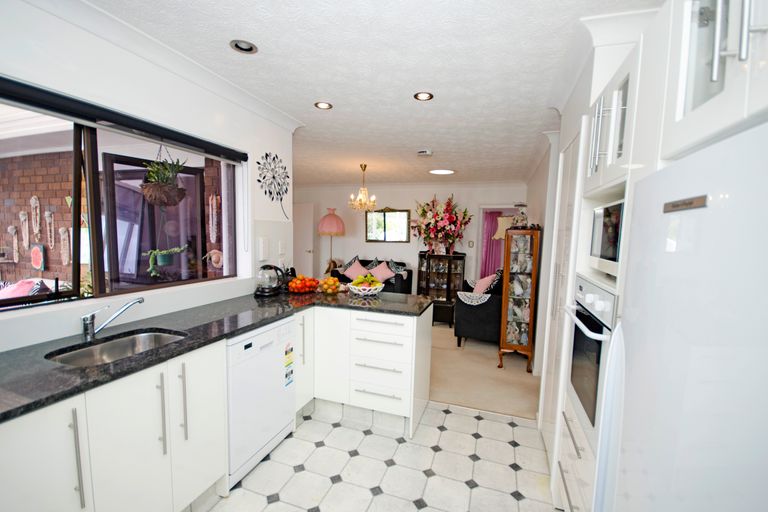 Photo of property in 34 Sturges Road, Henderson, Auckland, 0612