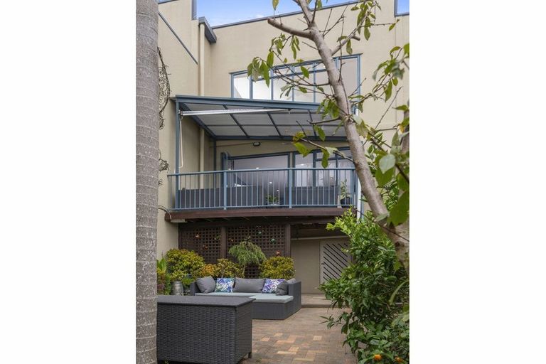 Photo of property in 6/6-8 Pannill Place, Oteha, Auckland, 0632