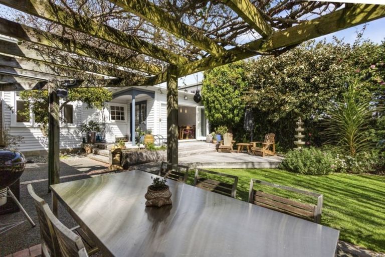 Photo of property in 17 Saint Albans Grove, Woburn, Lower Hutt, 5010