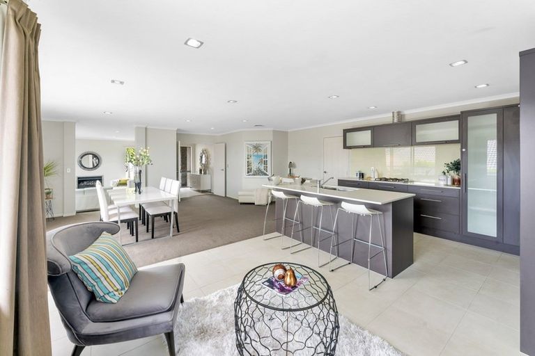 Photo of property in 3 Bilancia Place, Flat Bush, Auckland, 2016