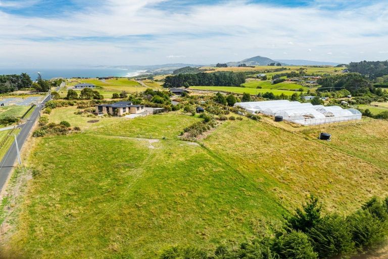 Photo of property in 25 Tunnel Beach Road, Blackhead, Dunedin, 9076