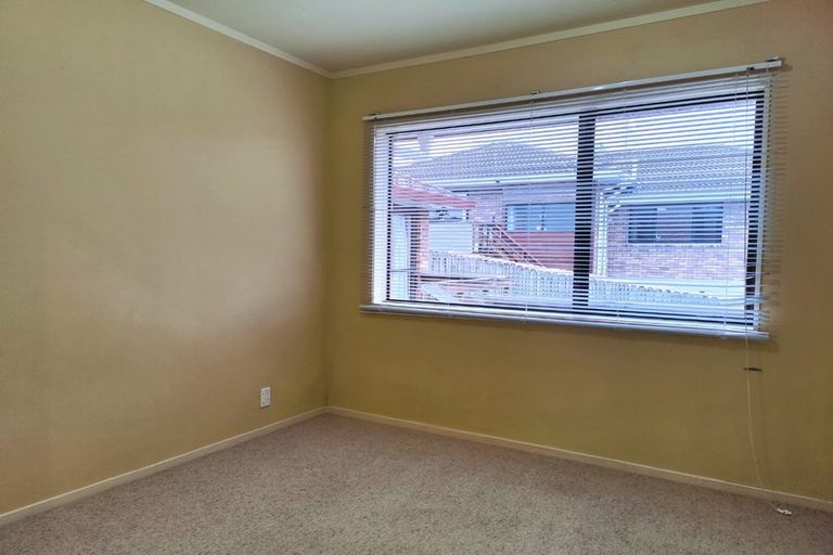 Photo of property in 18 Channing Crescent, Botany Downs, Auckland, 2010