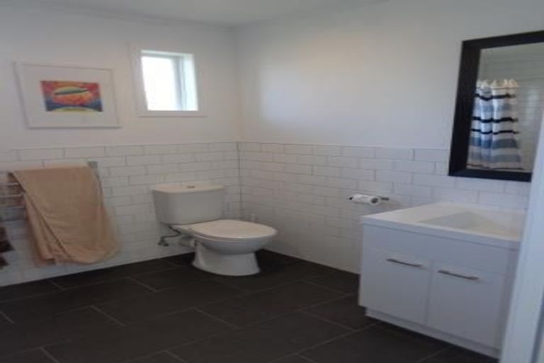 Photo of property in 18 Enderby Drive, Te Atatu Peninsula, Auckland, 0610