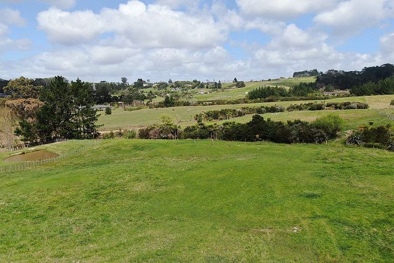 Photo of property in 42 Spur Road, Stillwater, Silverdale, 0993