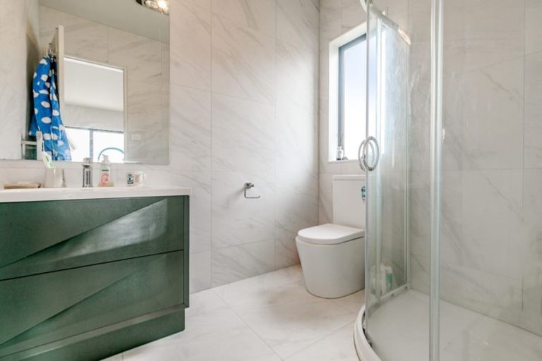 Photo of property in 5 Twin Parks Rise, Papakura, 2110