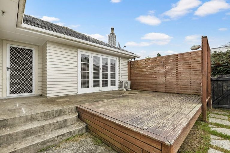 Photo of property in 12 Albert Road, Kelston, Auckland, 0602