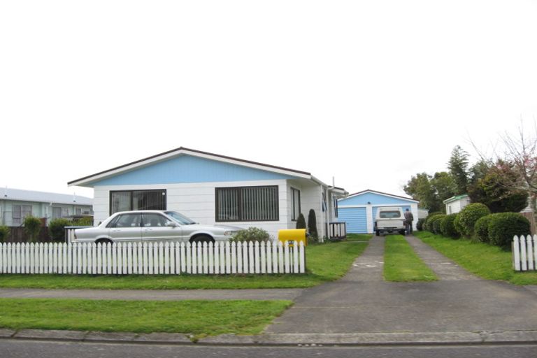 Photo of property in 42 Kowhai Street, Inglewood, 4330