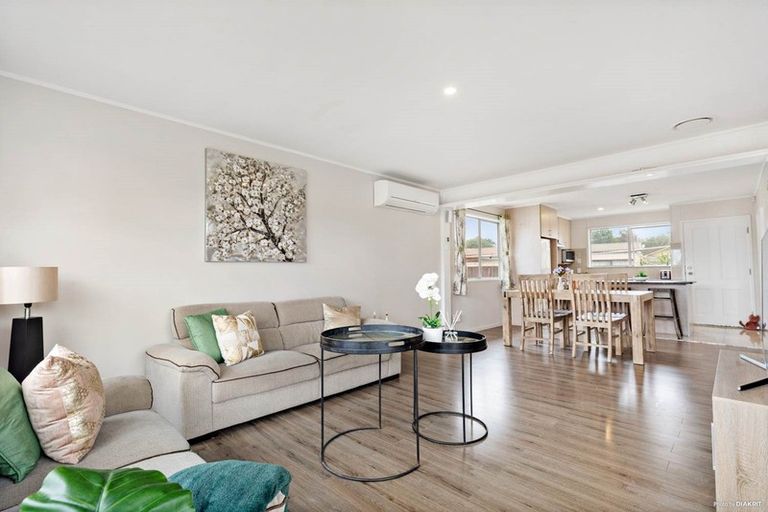 Photo of property in 27 Sandrine Avenue, Clover Park, Auckland, 2019