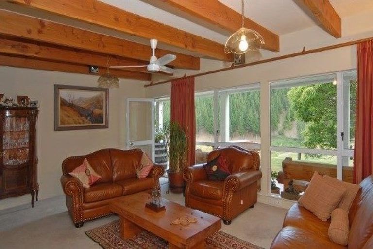 Photo of property in 55 Oak Road, Poraiti, Napier, 4112