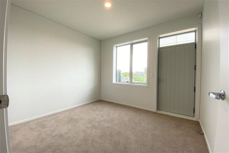 Photo of property in 15 Ceramic Lane, New Lynn, Auckland, 0600