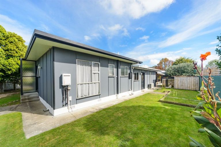 Photo of property in 6 Pukatea Place, Milson, Palmerston North, 4414