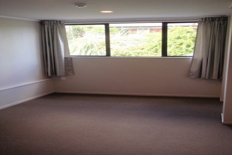 Photo of property in 1/4 Tallington Crescent, Torbay, Auckland, 0630
