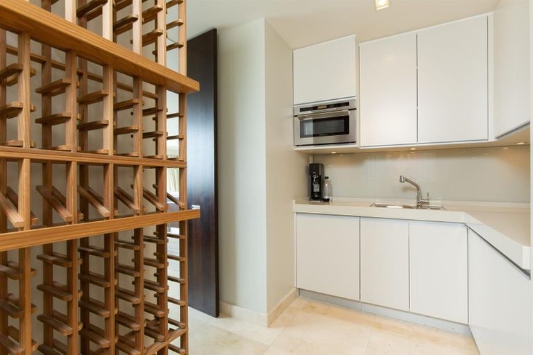 Photo of property in Shangri La Apartments, 5/97 Jervois Road, Herne Bay, Auckland, 1011