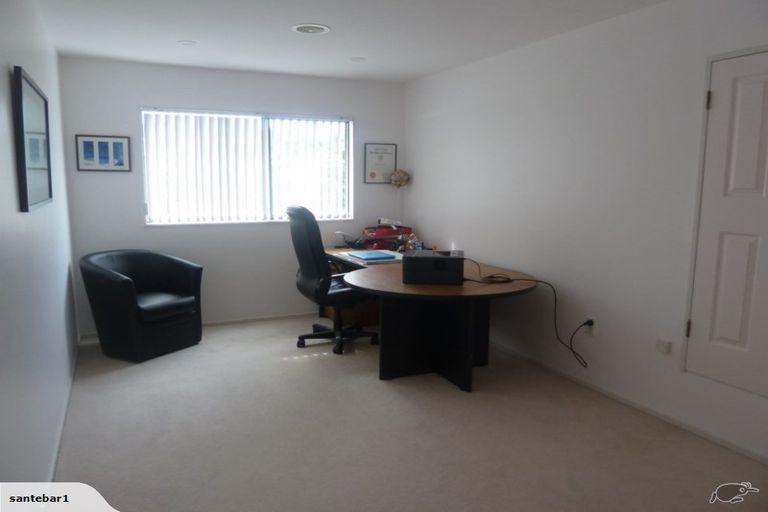Photo of property in 30 Molyneux Close, Whitby, Porirua, 5024