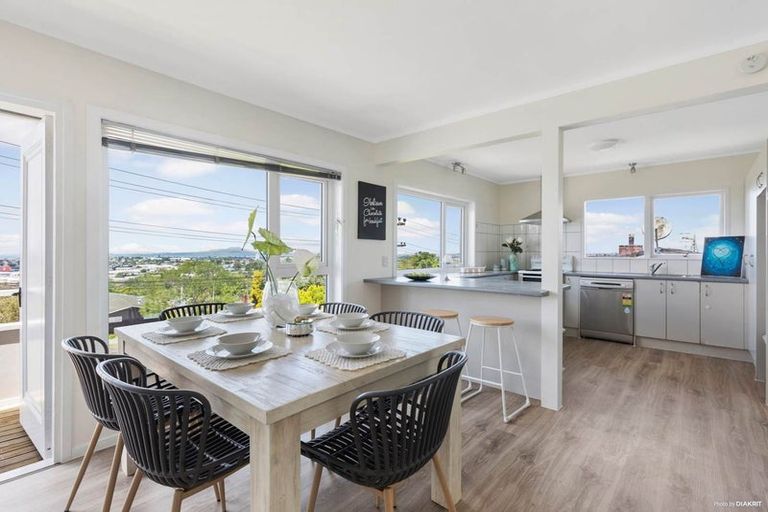 Photo of property in 23 Chivalry Road, Glenfield, Auckland, 0629