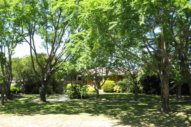 Photo of property in 20 Kingham Place, Avonhead, Christchurch, 8042