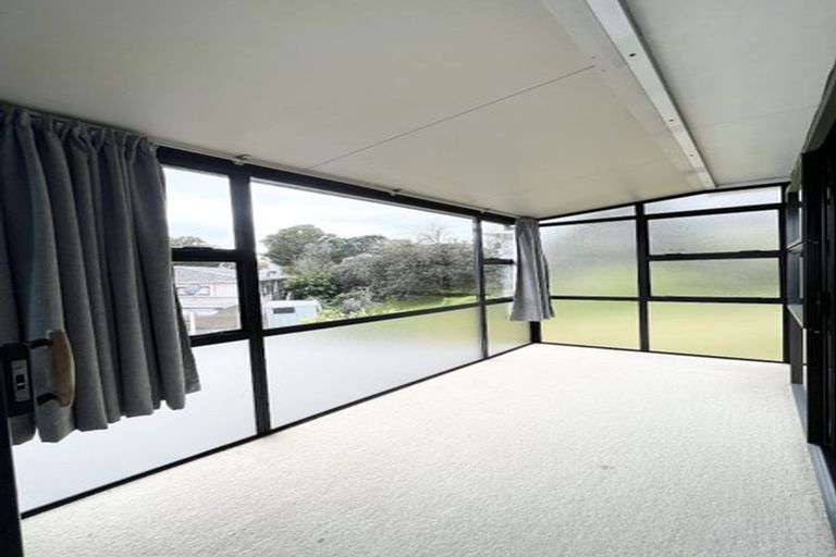 Photo of property in 2/104 Bond Crescent, Forrest Hill, Auckland, 0620