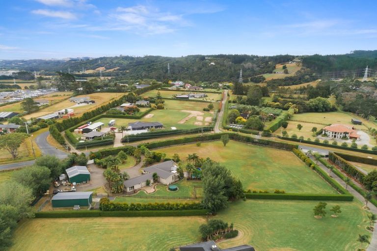 Photo of property in 136 Oraha Road, Kumeu, 0892