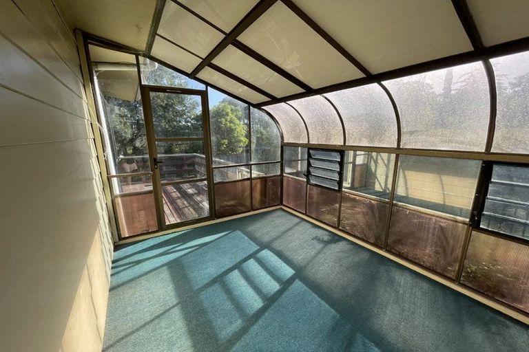 Photo of property in 8 Fitzherbert Avenue, West Harbour, Auckland, 0618