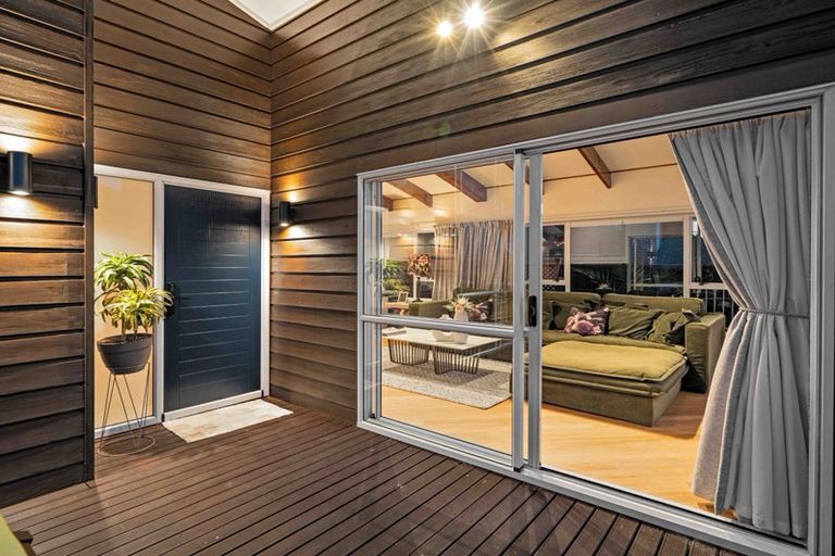 Photo of property in 19 Westpark Drive, West Harbour, Auckland, 0618