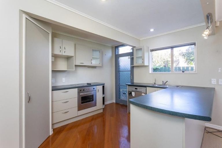 Photo of property in 4/90 Lynwood Road, New Lynn, Auckland, 0600