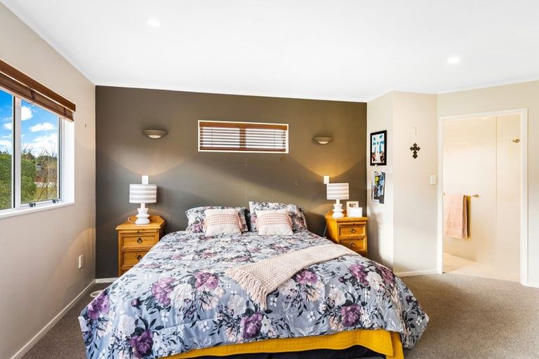 Photo of property in 16 Kingfisher Close, Brown Owl, Upper Hutt, 5018