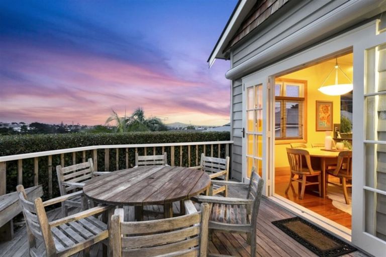 Photo of property in 42 Maritime Terrace, Birkenhead, Auckland, 0626