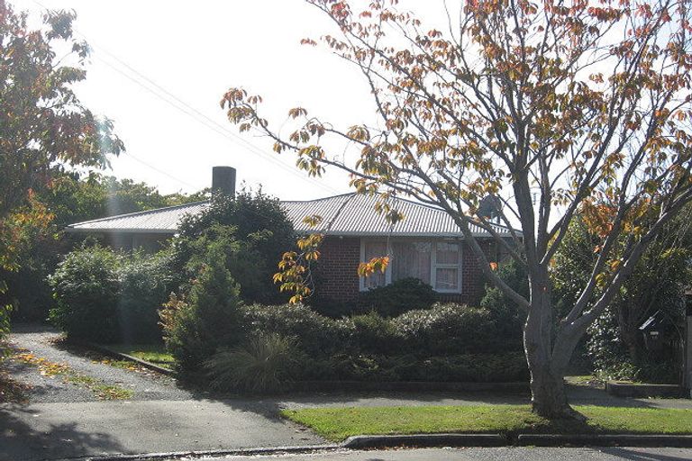 Photo of property in 16 Mclellan Place, Ilam, Christchurch, 8041