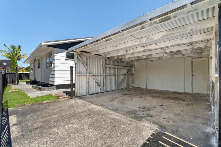 Photo of property in 19 Ribblesdale Road, Henderson, Auckland, 0612