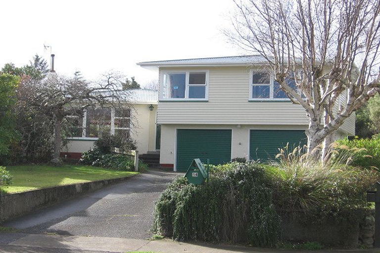 Photo of property in 14 Epsom Road, Hokowhitu, Palmerston North, 4410