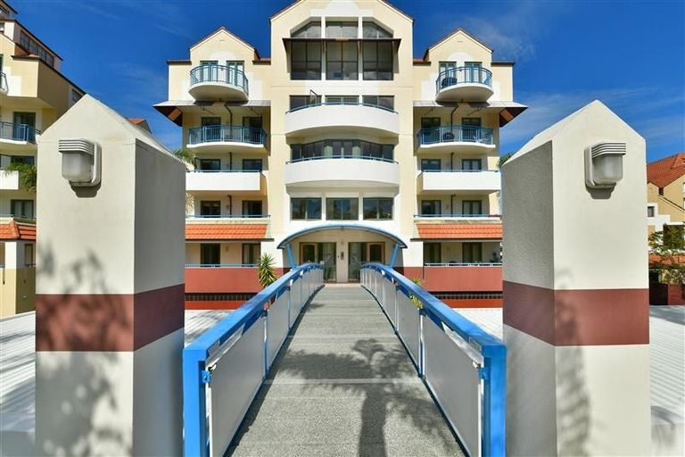 Photo of property in 70 Harbour Village Drive, Gulf Harbour, Whangaparaoa, 0930