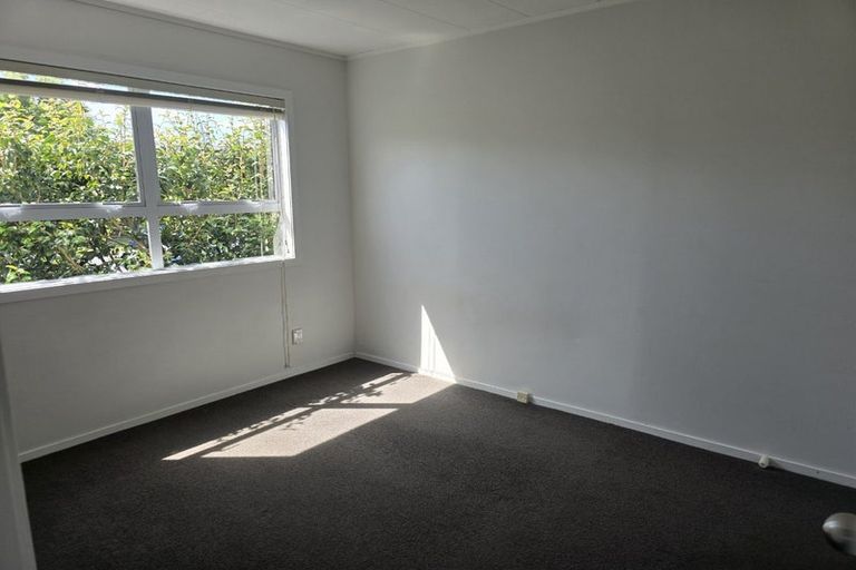 Photo of property in 2/1 Tomintoul Place, Highland Park, Auckland, 2010