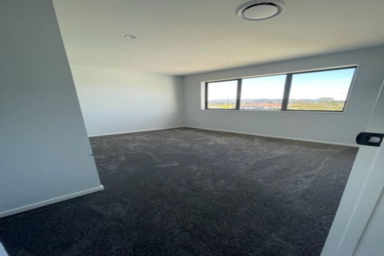 Photo of property in 4 Pineview Drive, Rosehill, Papakura, 2113