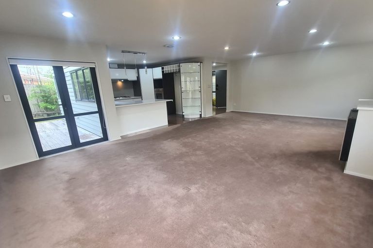 Photo of property in 21a Dallinghoe Crescent, Milford, Auckland, 0620