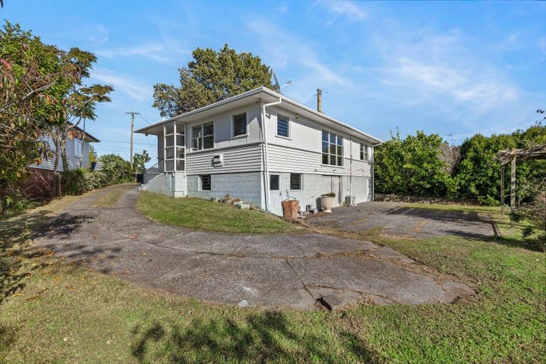 Photo of property in 15 Murray Road, Te Atatu Peninsula, Auckland, 0610