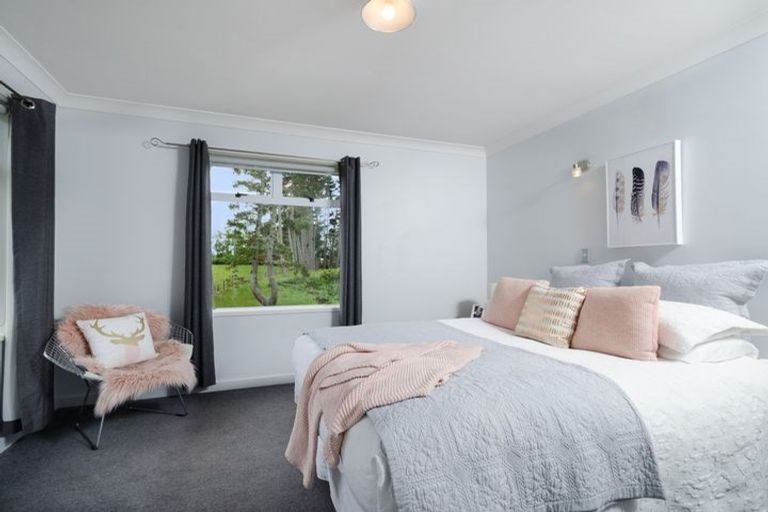 Photo of property in 59 Moontide Road, Kumeu, 0892