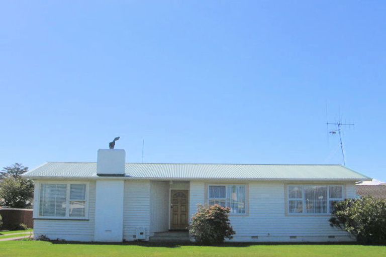 Photo of property in 7 Mark Perreau Place, Foxton, 4814