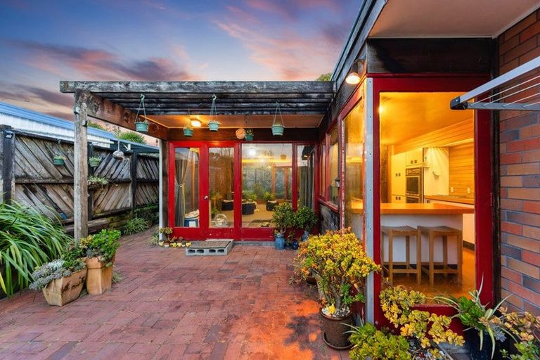 Photo of property in 41 Fitzherbert Avenue, West Harbour, Auckland, 0618