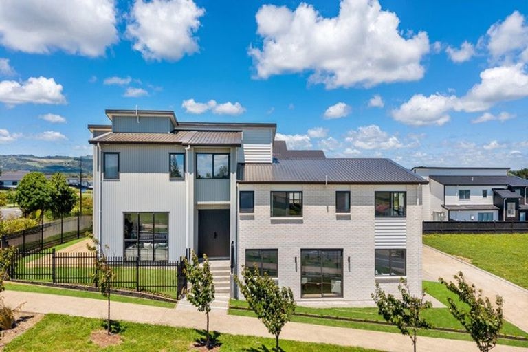 Photo of property in 14 Parkmore Drive, Rosehill, Papakura, 2113