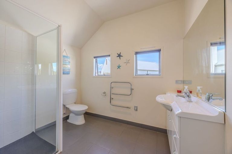 Photo of property in 9 Meadowbrook Place, Wanaka, 9305