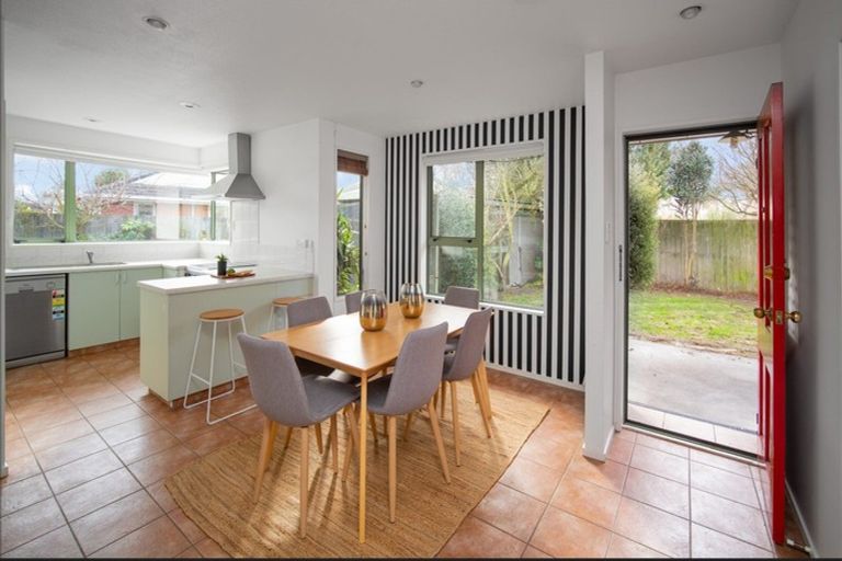 Photo of property in 12 Murfitt Place, Sockburn, Christchurch, 8042