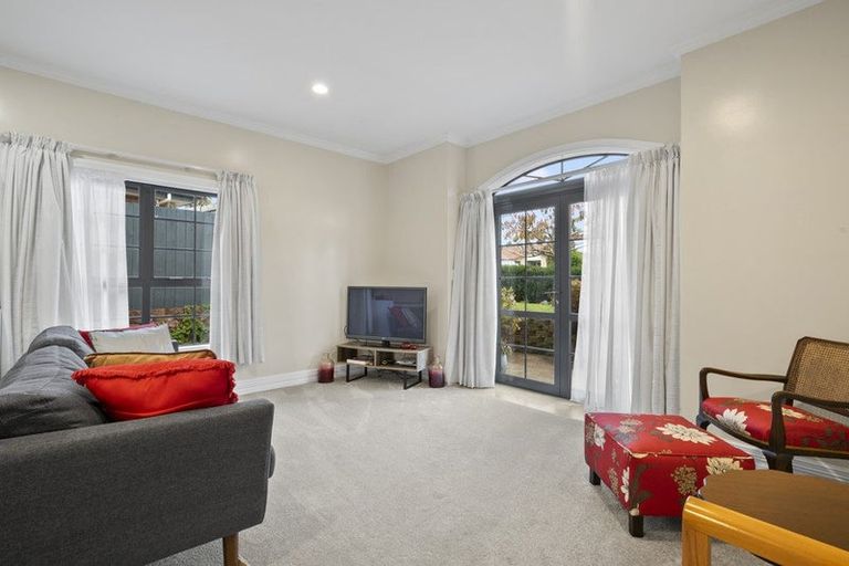 Photo of property in 1 Beverage Place, Rosehill, Papakura, 2113