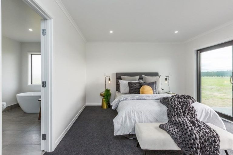 Photo of property in 175 Spur Road West, Colyton, Feilding, 4775