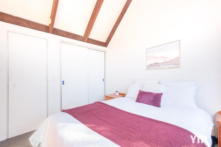 Photo of property in 27a Kingsbridge Place, Newlands, Wellington, 6037