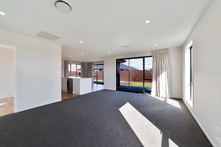 Photo of property in 7 Mccahon Drive, Rangiora, 7400